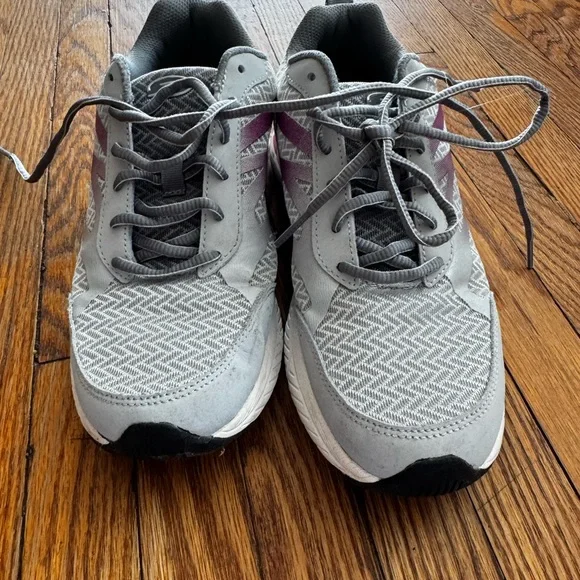 ASICS - Picture 2 of 5